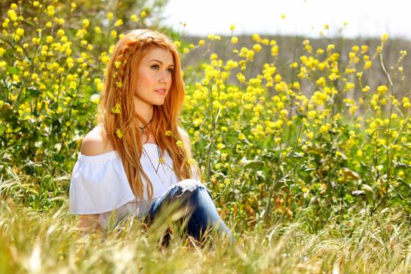 Кэтрин Макнамара, Фото, Flowers, Grass, HD, 2K, 4K, 5K