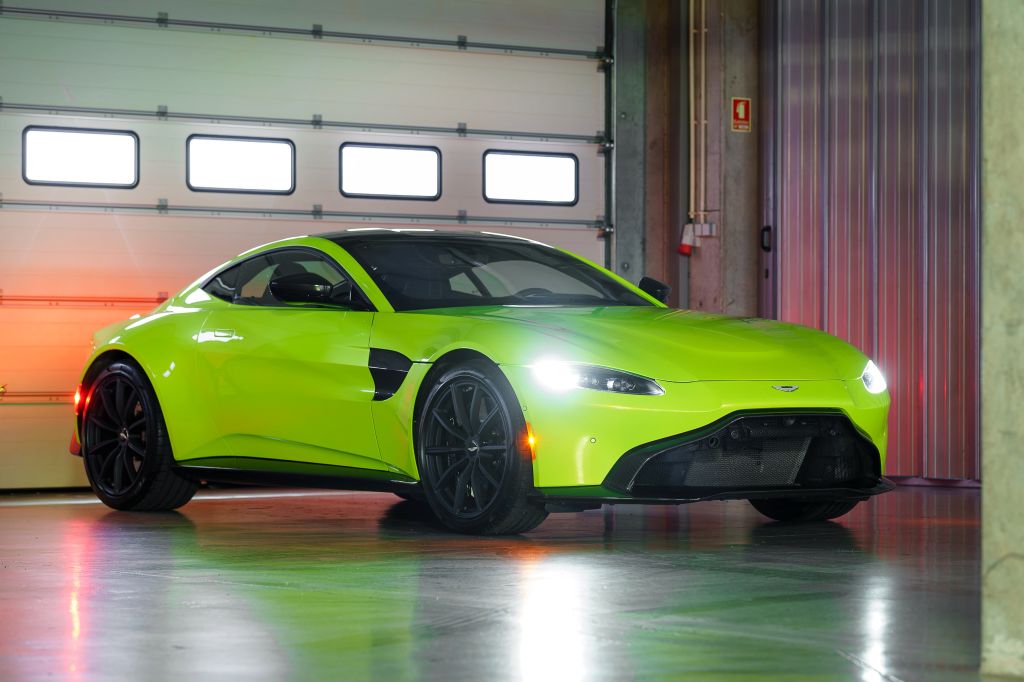 Aston Martin Vantage, 2019, Зеленый Лайм, HD, 2K, 4K